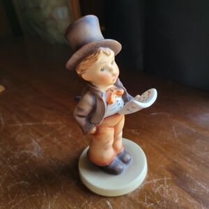 Vintage Goebel Hummel Figurine Street Singer #131